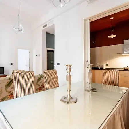 Apartment Komodo Sierpes: Bright & Classy Seville
