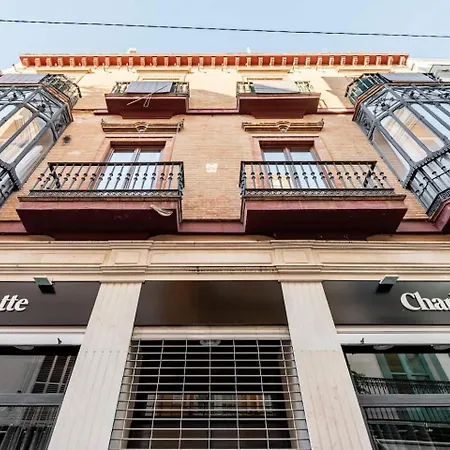 Komodo Sierpes: Bright & Classy * Seville