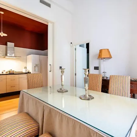 Komodo Sierpes: Bright & Classy Seville