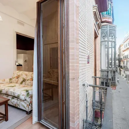 Komodo Sierpes: Bright & Classy * Seville