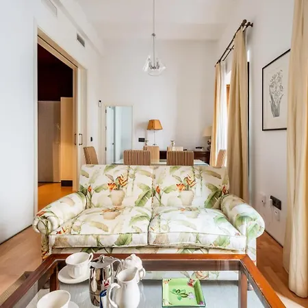 Komodo Sierpes: Bright & Classy Sevilla