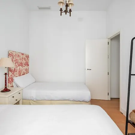 Komodo Sierpes: Bright & Classy Sevilla