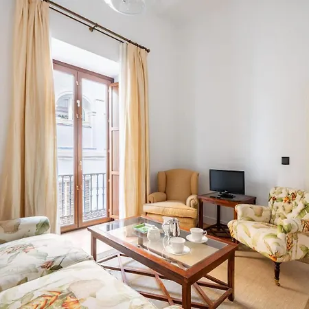 Komodo Sierpes: Bright & Classy Appartement