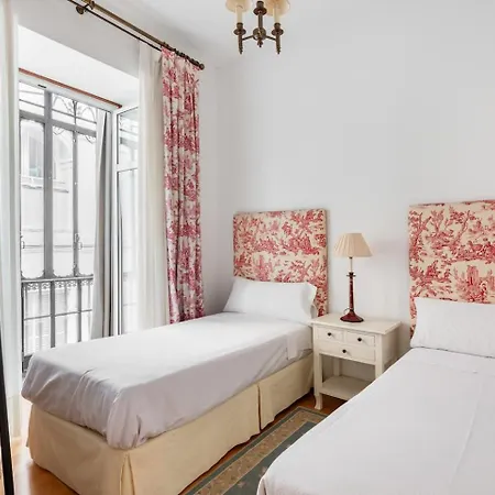 Komodo Sierpes: Bright & Classy Sevilla